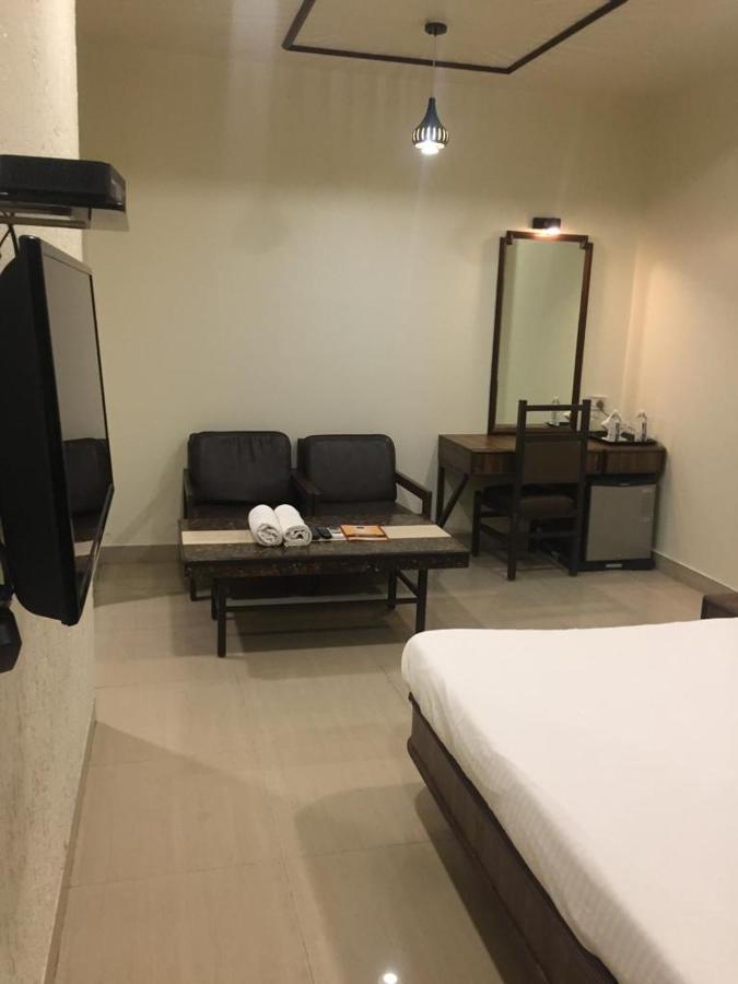 Hotel Jawahar Ulhāsnagar Dış mekan fotoğraf