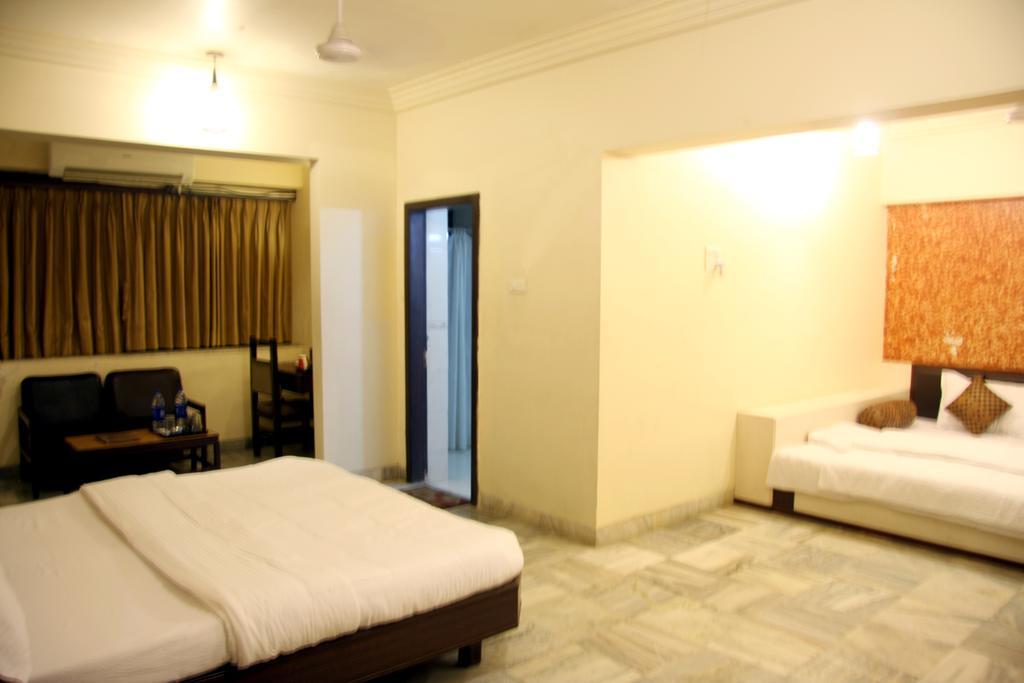 Hotel Jawahar Ulhāsnagar Dış mekan fotoğraf