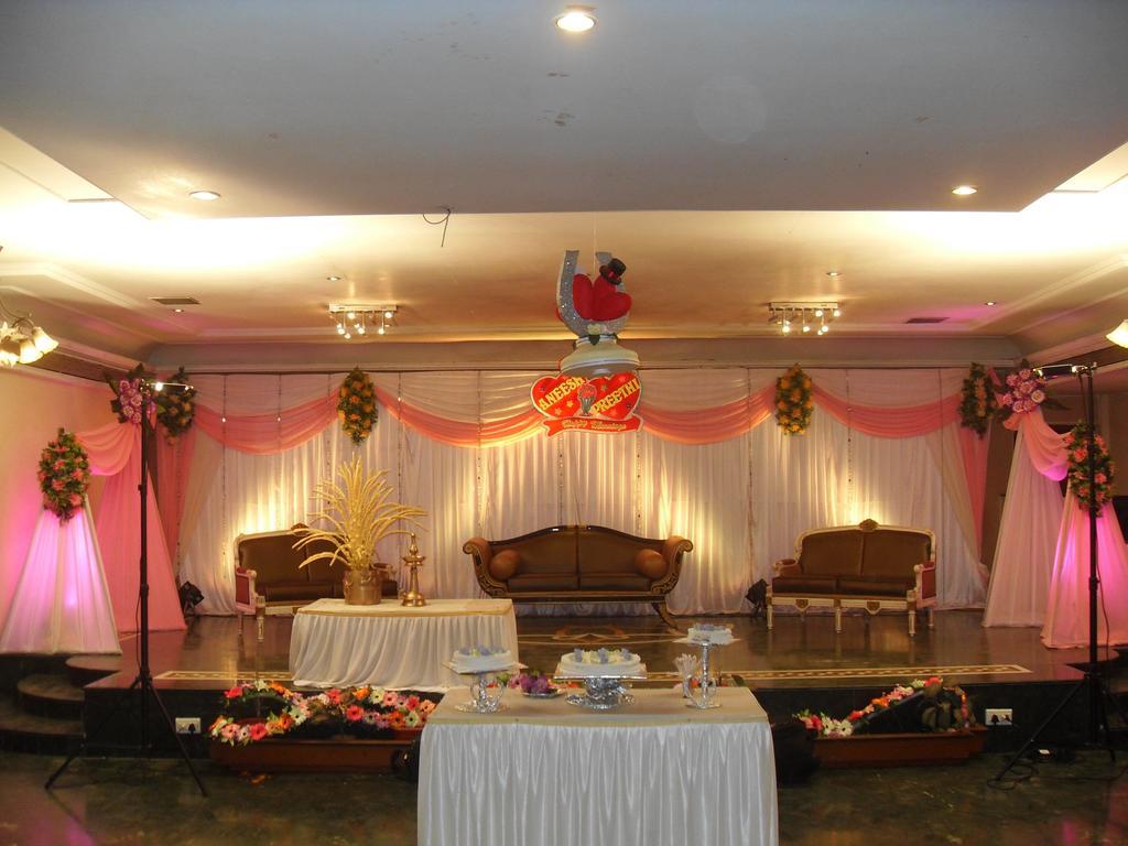 Hotel Jawahar Ulhāsnagar Dış mekan fotoğraf