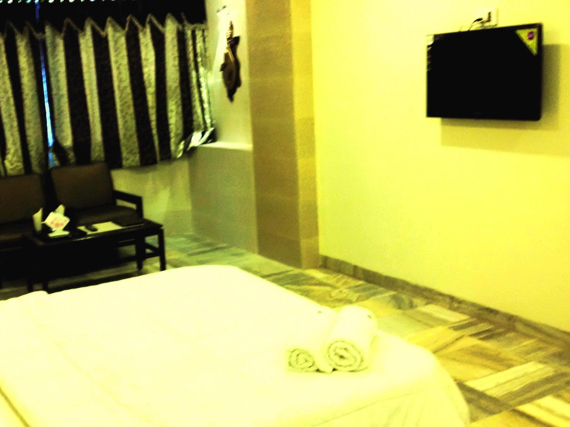 Hotel Jawahar Ulhāsnagar Dış mekan fotoğraf
