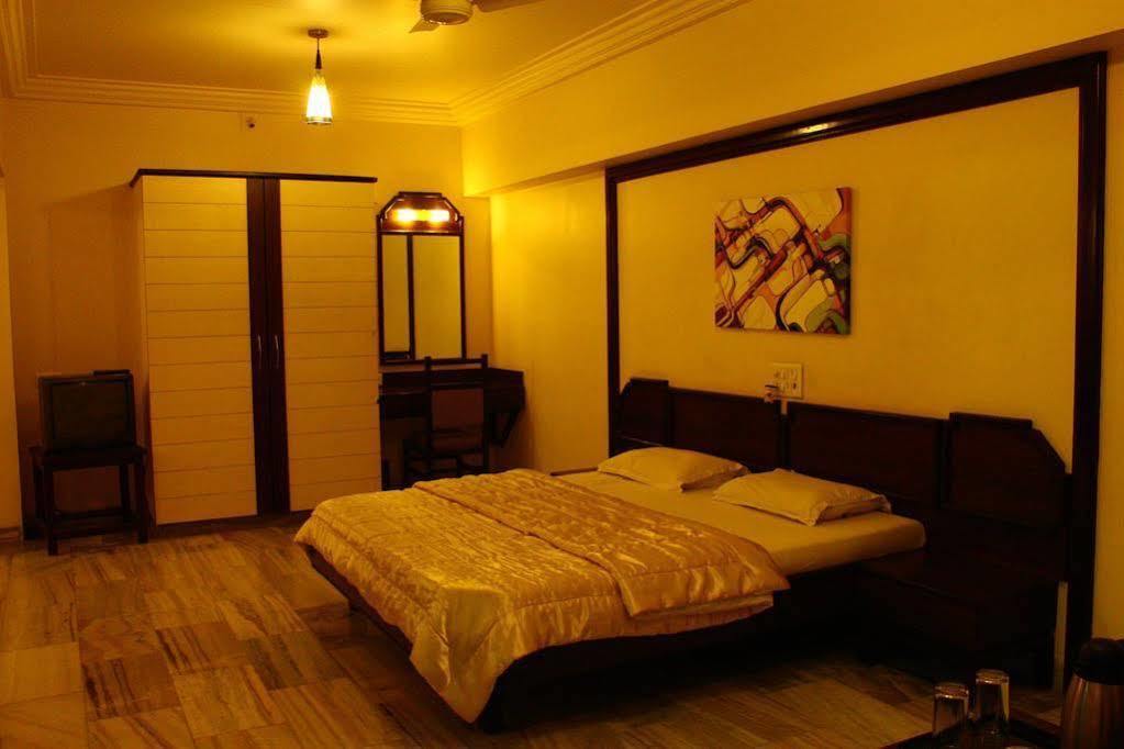 Hotel Jawahar Ulhāsnagar Dış mekan fotoğraf